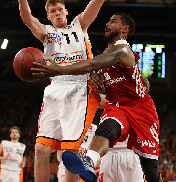 他的身体状 他的身体状